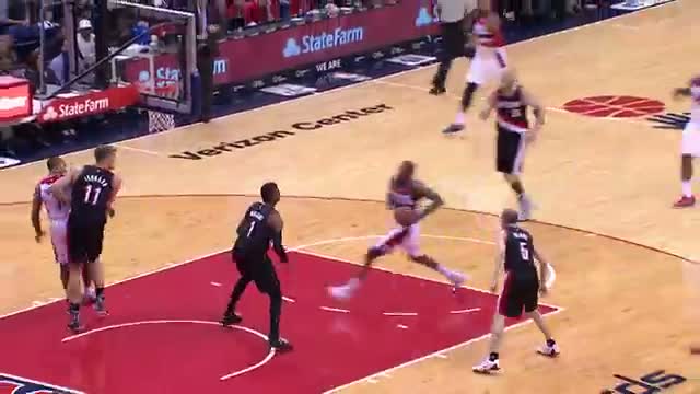 Watch NBA: Rasual Butler Attacks with the Fierce One-handed Dunk Video