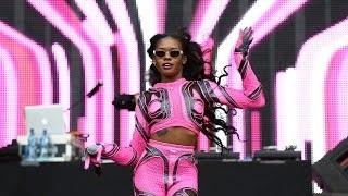 Watch AZEALIA BANKS Hates America Video Video