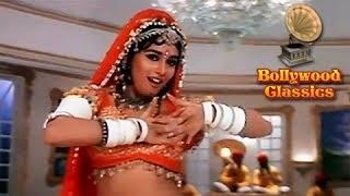 Watch Choli Ke Peeche Kya Hai - Khalnayak (1993) - Alka Yagnik & Ila Arun - Laxmikant Pyarelal Songs Video