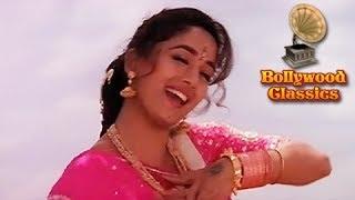 Watch Paalkhi Mein Hoke Sawar Chali Re - Khalnayak - Alka Yagnik Songs - Laxmikant Pyarelal Songs Video