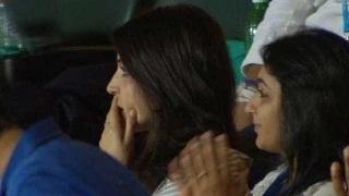 Watch Anushka Sharma Reacts after Virat Kohli Lost his wicket/Got Out Full Semi Final World Cup 2015 Video