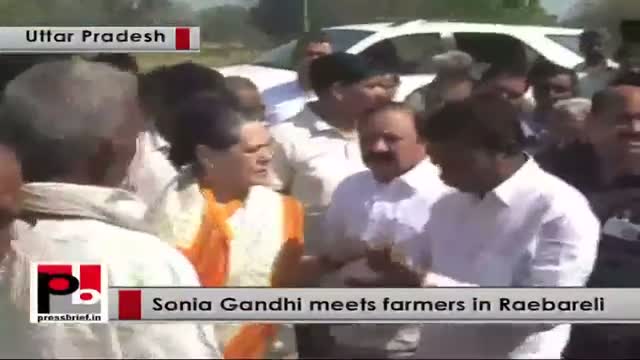 Watch Sonia Gandhi meets farmer in Raebareli Video