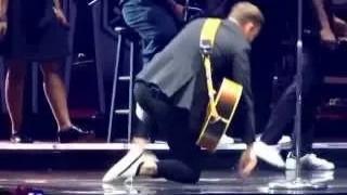 Watch Justin Timberlake and Garth Brooks - Friends In Low Places - Nashville Video