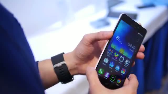 Watch Lenovo A7000 hands-on Video