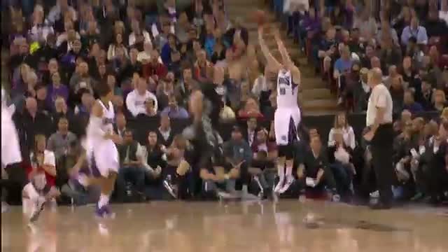 Watch NBA: Derrick Williams Throws in Ridiculous Put-Back Dunk Video