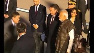 Watch PM Modi arrives in Paris Video