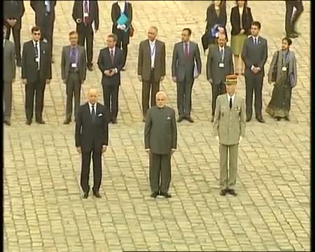 Watch PM in France: Ceremonial reception in Paris Video