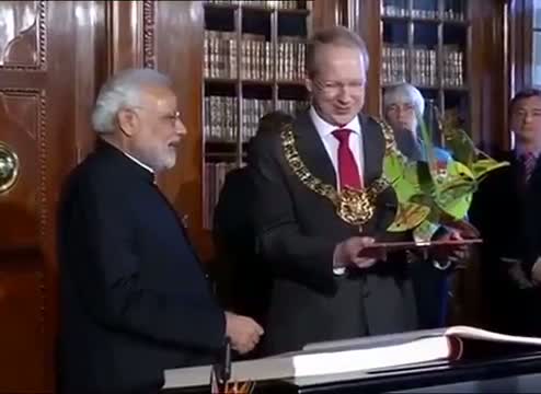 Watch PM in Germany: Signs Golden Book at the City Hall, Hannover Video