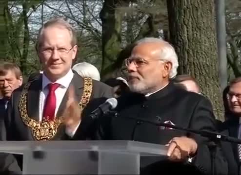 Watch PM in Germany: Unveils bust of Mahatma Gandhi in Hannover Video