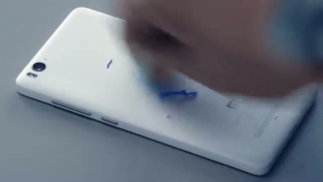 Watch Putting Mi 4i's anti-grease coating to the test Video
