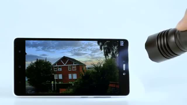 Watch Sunlight Display dramatically improves readability on Mi 4i Video