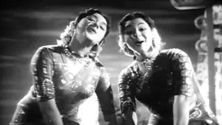 Watch Manam Aadudhu Paadudhu - Sivaji Ganesan, Padmini, Ragii - Punar Jenmam - Tamil Hit Song Video