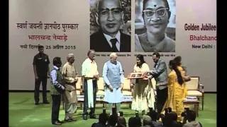 Watch PM Modi presents Jnanpith Award '14 to Nemade Video