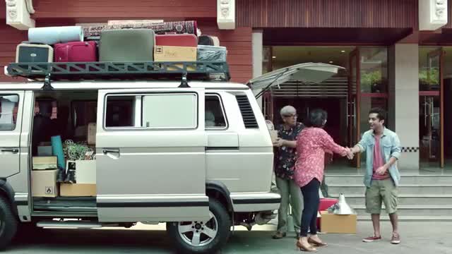 Watch Vodafone New Neighbours HD Ad Video