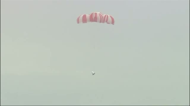 Watch SpaceX Launches Mock Capsule for Abort Test  Video