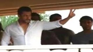Watch Salman Khan THANKS his fans for SUPPORT | PHOTOS | Hit & Run Case VERDICT Video