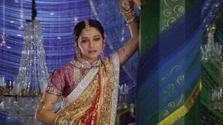 Watch Two nights of Shahrukh Khan are due for Madhuri Dixit - Devdas (2002) Video