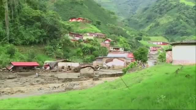 Watch Avalanche of Mud Destroys Homes in Colombia Video