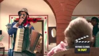 Watch Crash the Pepsi IPL - Mystery Man Crashes In - Pepsi Ad Video