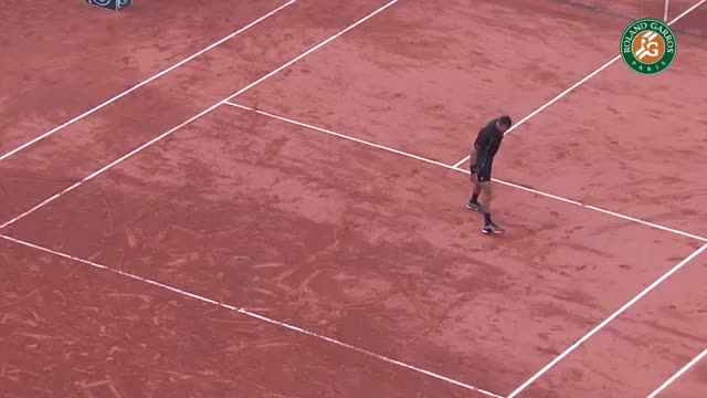 Watch Tsonga writes 'Roland je t'aime' on court Philippe Chatrier's clay - 2015 French Open Video