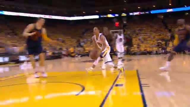 Watch NBA: Stephen Curry Drives Past LeBron James for the Tough Score Video
