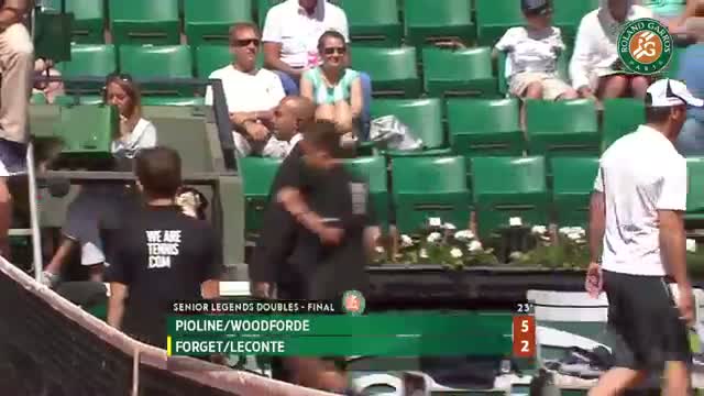 Watch Cedric Pioline's amazing volley at the Perrier Legends Trophy - 2015 French Open Video