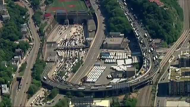 Watch Bus Crash in NY's Lincoln Tunnel, 18 Hurt Video