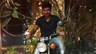 Watch Kadhale Kadhale Song with Lyrics | Indru Netru Naalai | Vishnu Vishal | Mia George | Hiphop Tamizha Video
