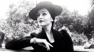 Watch Aishwarya Rai Bachchan's ROYAL Look Video