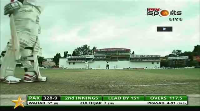 Watch Wahab Riaz Bats With a Broken Hand - 2nd Test Day 4 Video
