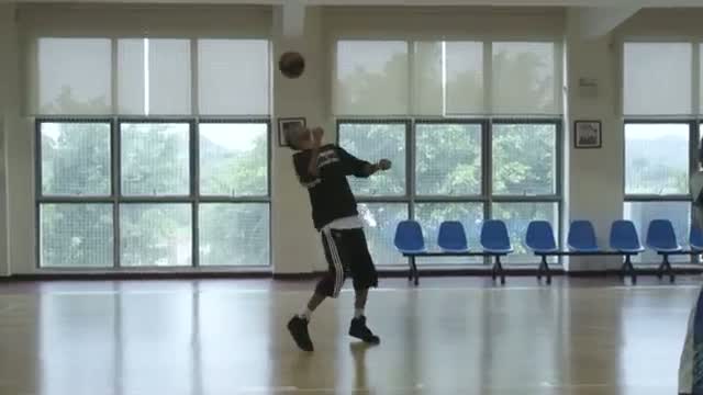Watch NBA: Giannis Antetokounmpo Shows Off His Soccer Juggling Skills Video