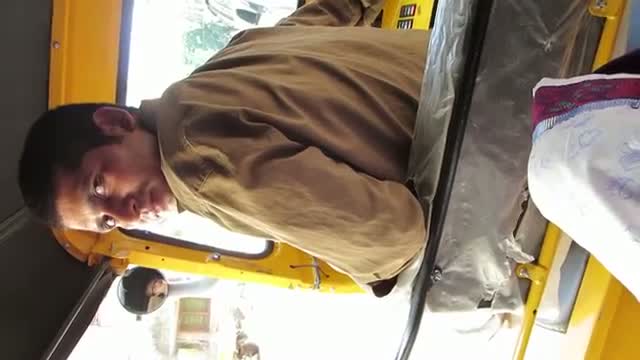 Watch Foreigner Sings Hardcore Bollywood Songs to deal with Stubborn Auto Driver Video