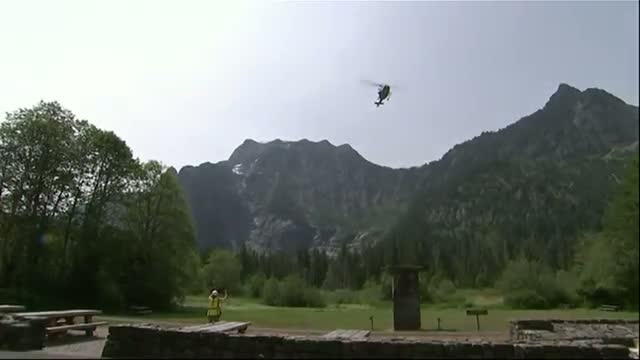 Watch Dangerous Ice Caves Hampering Body Recovery Video