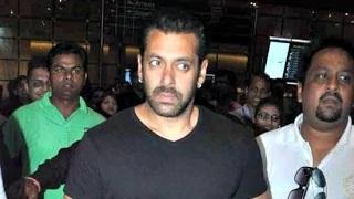 Watch Salman Khan Angry Over Fake Whatsapp Messages On Bajrangi Bhaijaan! Video