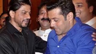 Watch Salman Khan To Host A Special Screening of Bajrangi Bhaijaan for Shahrukh Khan Video