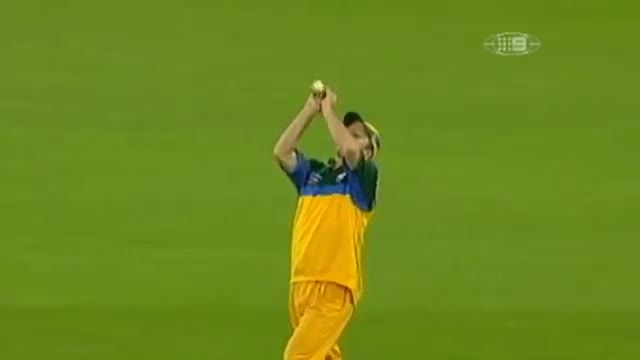 Watch 5 attempts at a catch & classic one handed grab! Cricket comedy!!! Video
