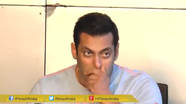 Watch Salman Khan Sings 'Main Hoon Hero Tera' Video