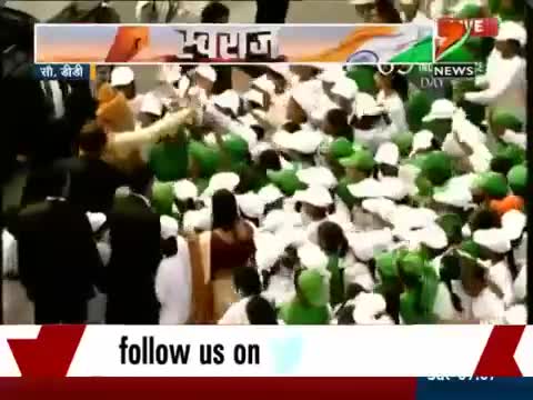 Watch Independence Day: PM Modi meets school children at Red Fort Video