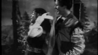 Watch Pyaar Bhari Pyaar Bhari Dhadkanon ke Haar | Angarey (1954) | (Lata Mangeshkar) | (Old Is Gold) Video