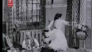 Watch Zindagi Uljhanon ko Bhool Kar Aaj Masti Mein | Nartakee (1963) | Asha Bhonsle | (Old Is Gold) Video