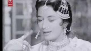 Watch Betab Nigaahon se Mujhe Dekh Newaalon - Nartakee (1963) - Asha Bhonsle - {Old Is Gold} Video