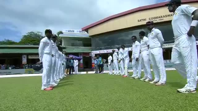 Watch Kumar Sangakkara gets an extraordinary guard of honour (SL vs IND 2015, 2nd Test Day 1) Video