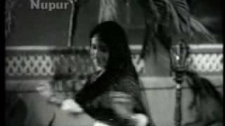 Watch Mast Aankhen Hain ya Chhalke Hue Paimaane do - Nakli Nawab (1962) - Asha Bhonsle & Talat Mehmood - {Old Is Gold} Video