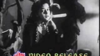 Watch Samadhi (1950)-Woh Paas aa Rahe Hain Ham Door Jaa Rahe Hain (Lata Mangeshkar) Video
