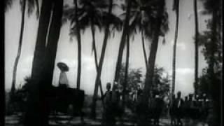 Watch Mujhe Dekho Hasraton ki Tasveer Hoon Main - Baaz (1953) - Talat Mehmood - {Old Is Gold} Video