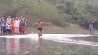 Watch Shaolin MONK runs atop water for 125 meters, sets new record Video