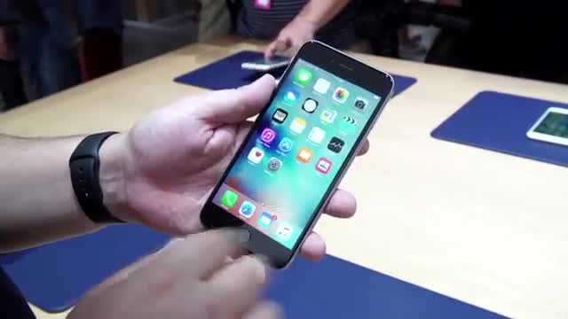Watch iPhone 6s and 6s Plus | Hands On Video