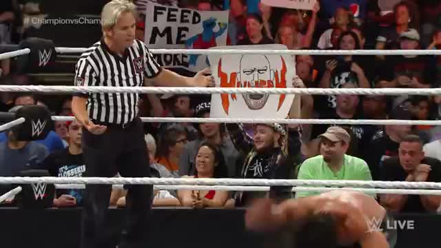 Watch Ryback vs. Seth Rollins - Champion vs. Champion Match: WWE Raw, Sept. 7, 2015 Video