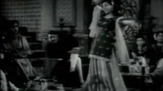 Watch Sharifon ki Mahfil Mein dil Gaya Chori - Anhonee(1952) - Raj Kumari - {Old Is Gold} Video