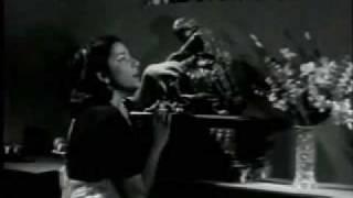 Watch Zndagi Badli Mohabbat ka Maza Aane Laga - Anhonee (1952) - Lata Mangeshkar & Raj Kumari - {Old Is Gold} Video
